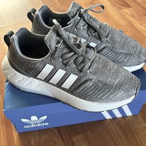 Worn once youth sz 4 1/2 Adidas swift run